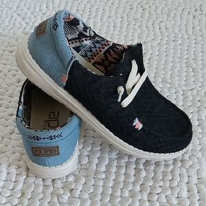 Like New Southwestern Womens Hey Dudes Size 7  Boho Black & Denim Blue